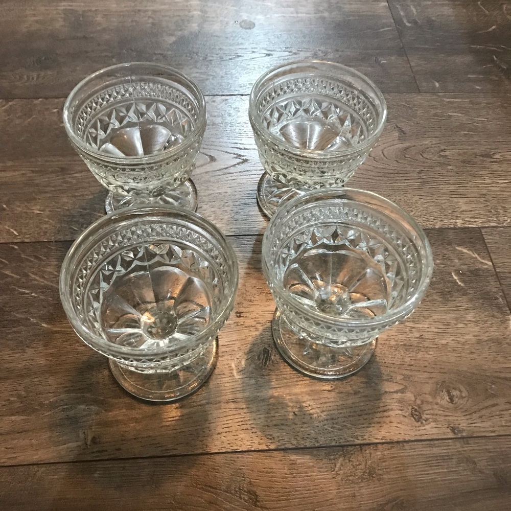 Set of 4 Dessert Dishes‎